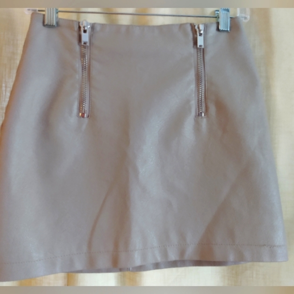 🆓🆓🆓FREE Forever 21 Faux Leather Small Brownish Gray Skirt